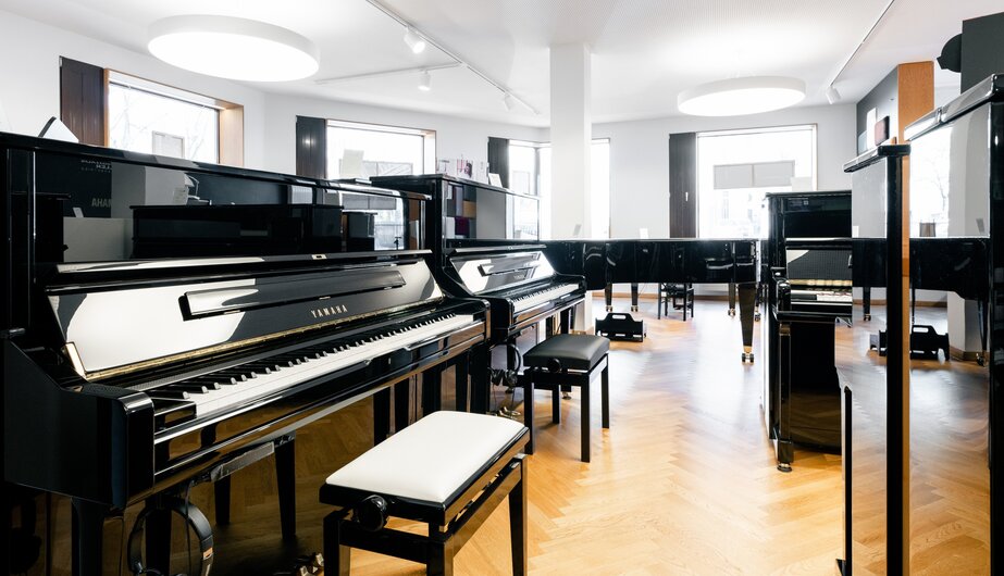 Verkauf von Instrumenten der Marken Bösendorfer, Yamaha und Schimmel